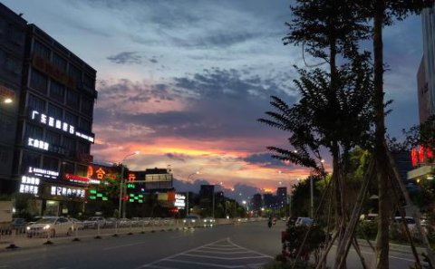 名人堂：小米靠什么跻身国产手机品牌？战略定位很重要！（一）